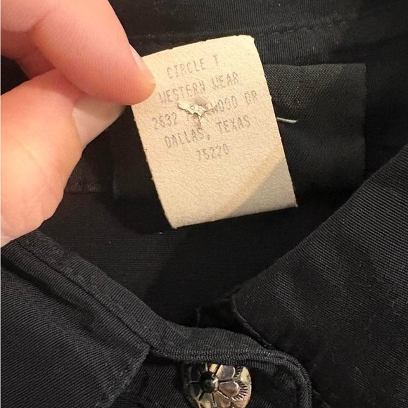 Circle T Black Shirt with Silver Buttons - Picture 4 of 6